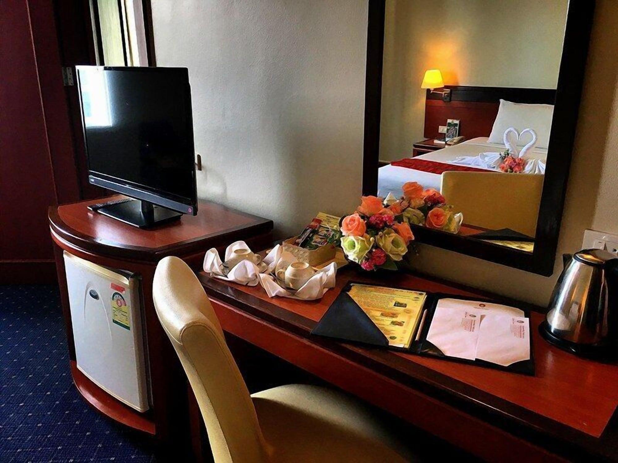 Hatyai Golden Crown Hotel Хат Яй Екстериор снимка