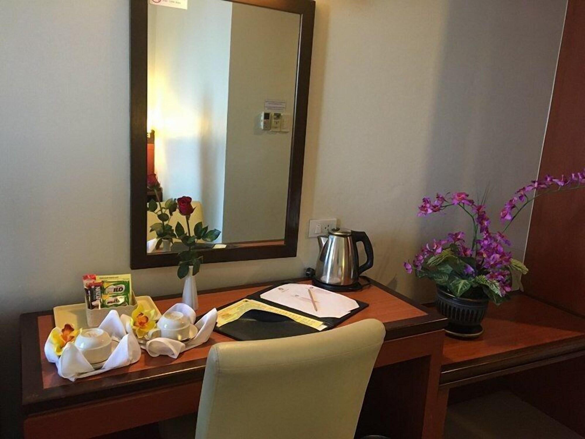 Hatyai Golden Crown Hotel Хат Яй Екстериор снимка