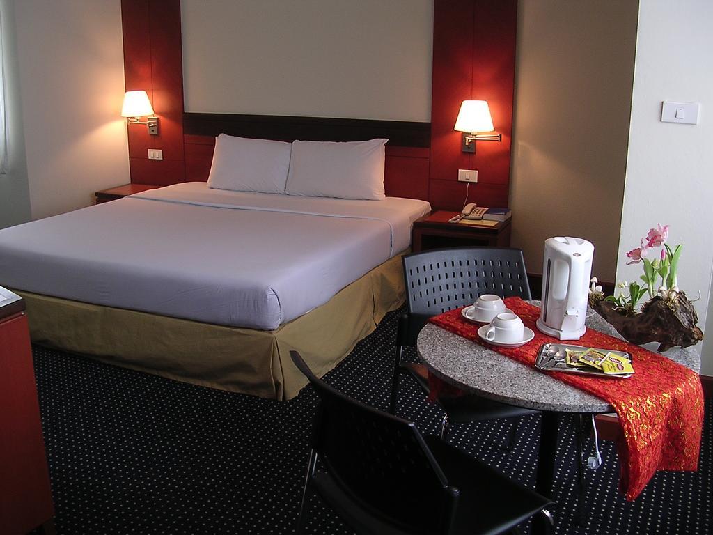 Hatyai Golden Crown Hotel Хат Яй Екстериор снимка