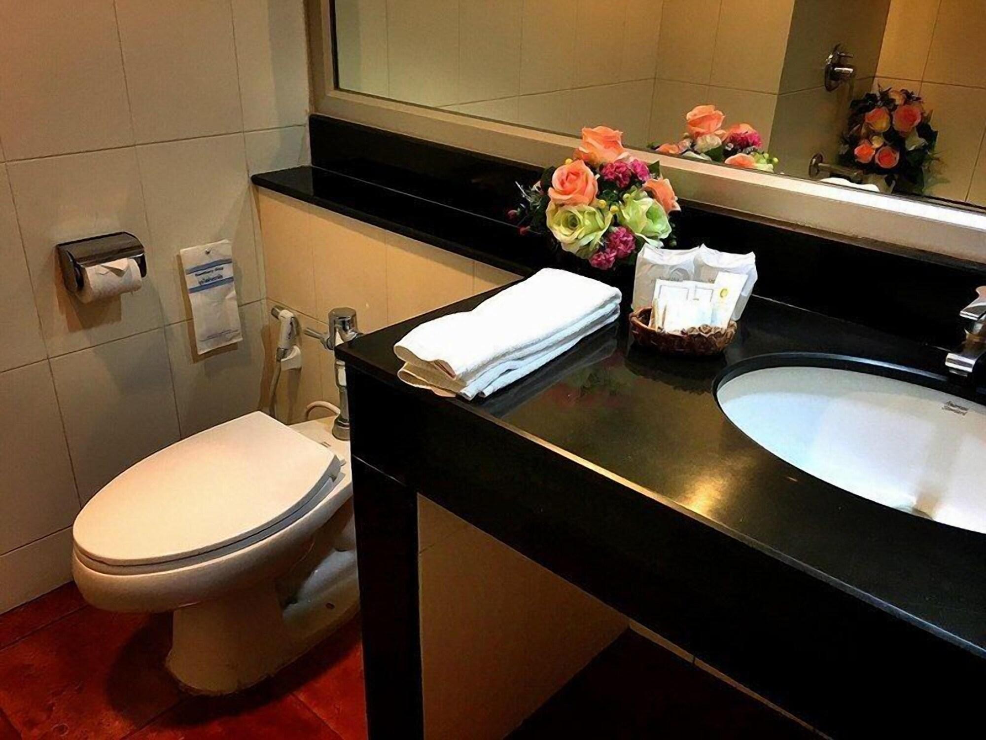 Hatyai Golden Crown Hotel Хат Яй Екстериор снимка