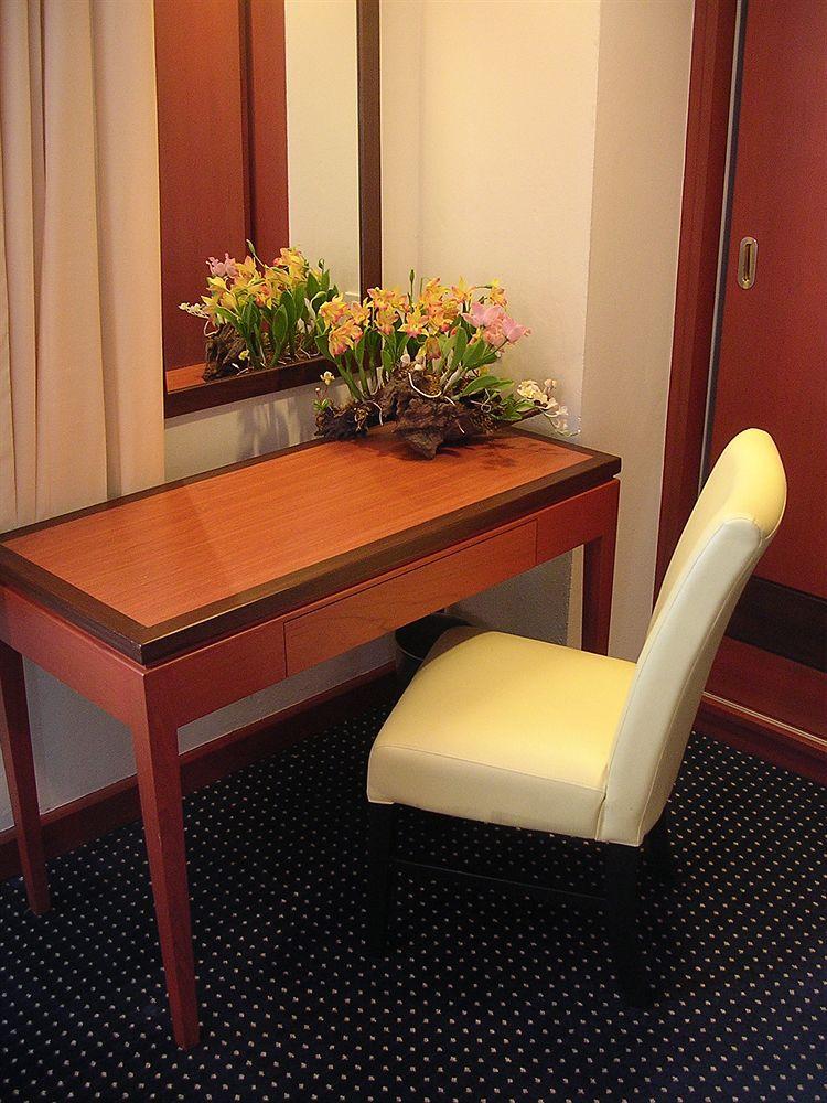 Hatyai Golden Crown Hotel Хат Яй Екстериор снимка