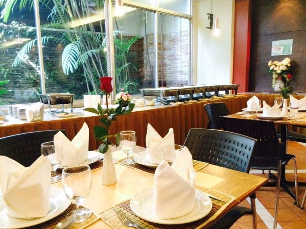 Hatyai Golden Crown Hotel Хат Яй Екстериор снимка