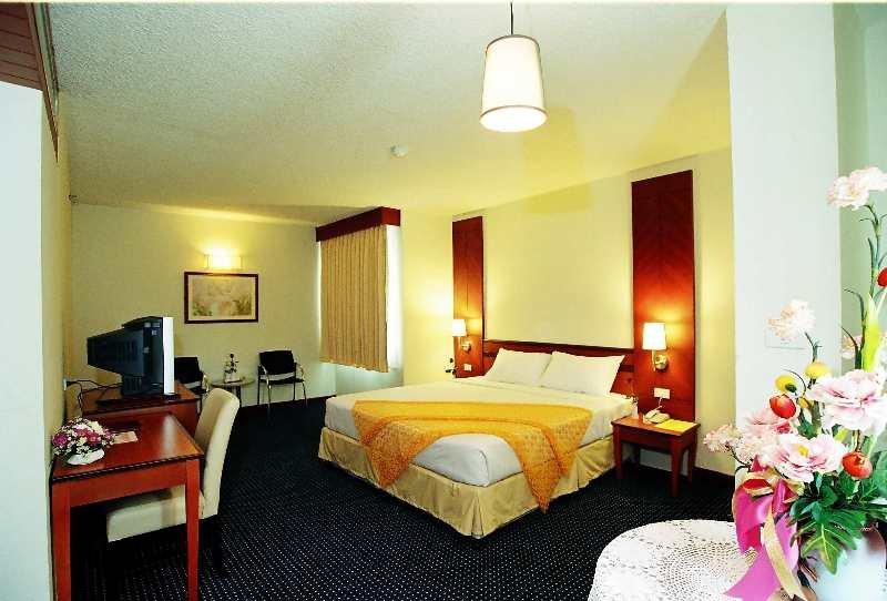 Hatyai Golden Crown Hotel Хат Яй Екстериор снимка