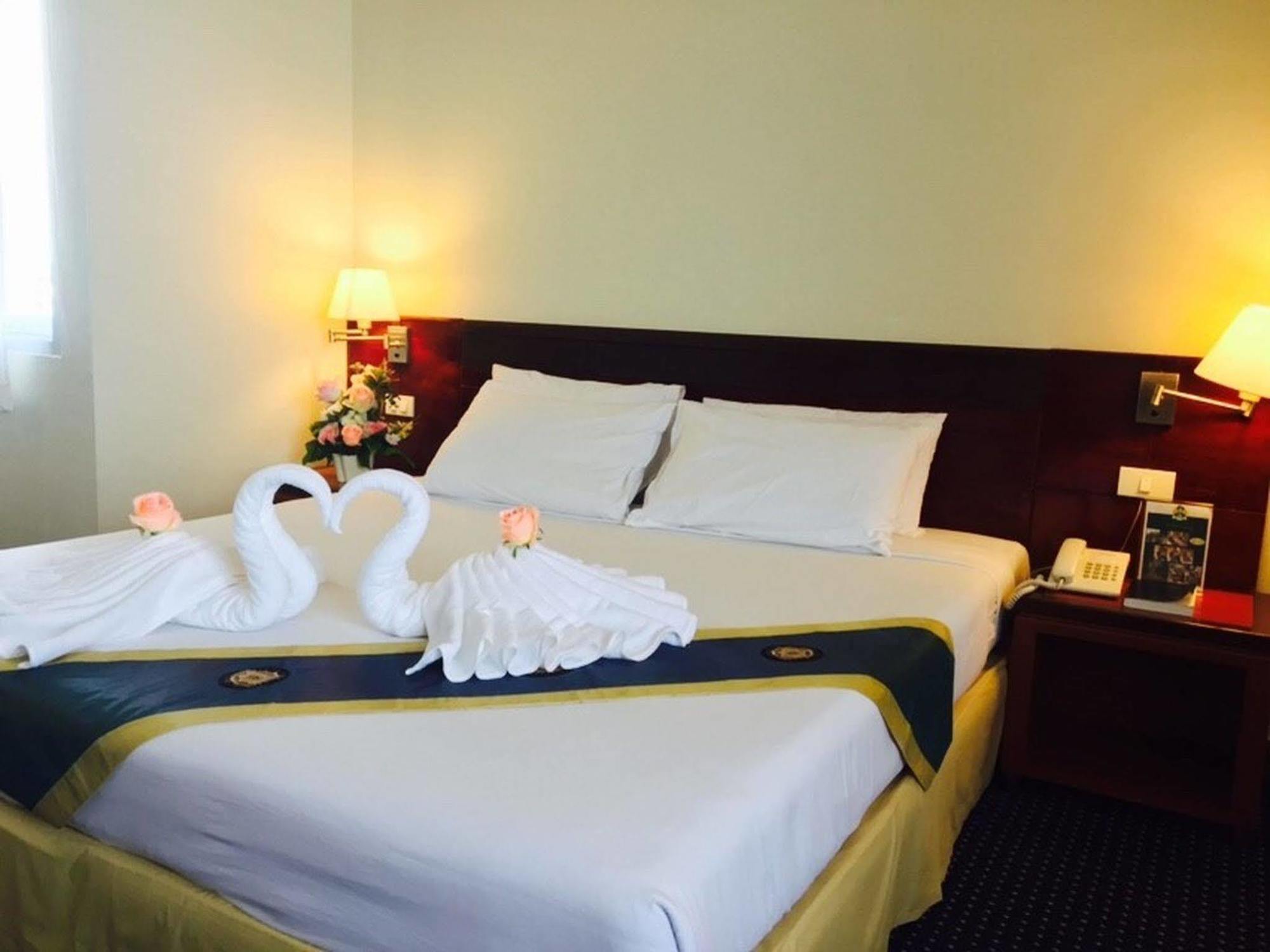 Hatyai Golden Crown Hotel Хат Яй Екстериор снимка
