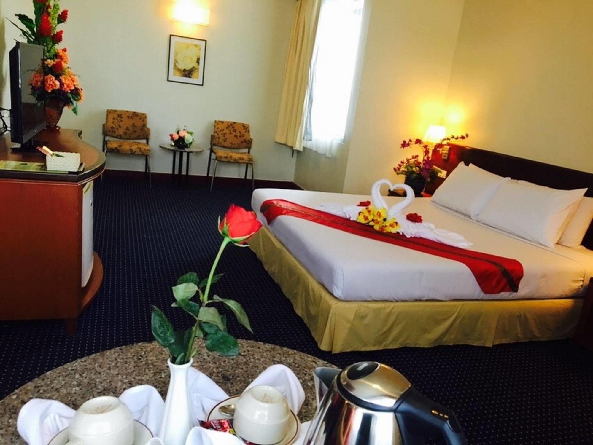 Hatyai Golden Crown Hotel Хат Яй Екстериор снимка