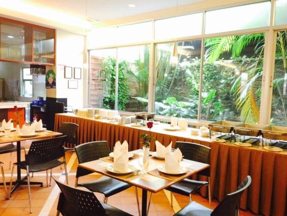 Hatyai Golden Crown Hotel Хат Яй Екстериор снимка